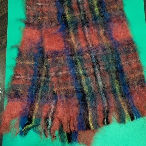 VTG 60s Tartan Plaid SCOTLAND FUZZY MOHAIR SCARF Red Black CRAIG-NA-CREIDHE - Picture 7 of 10
